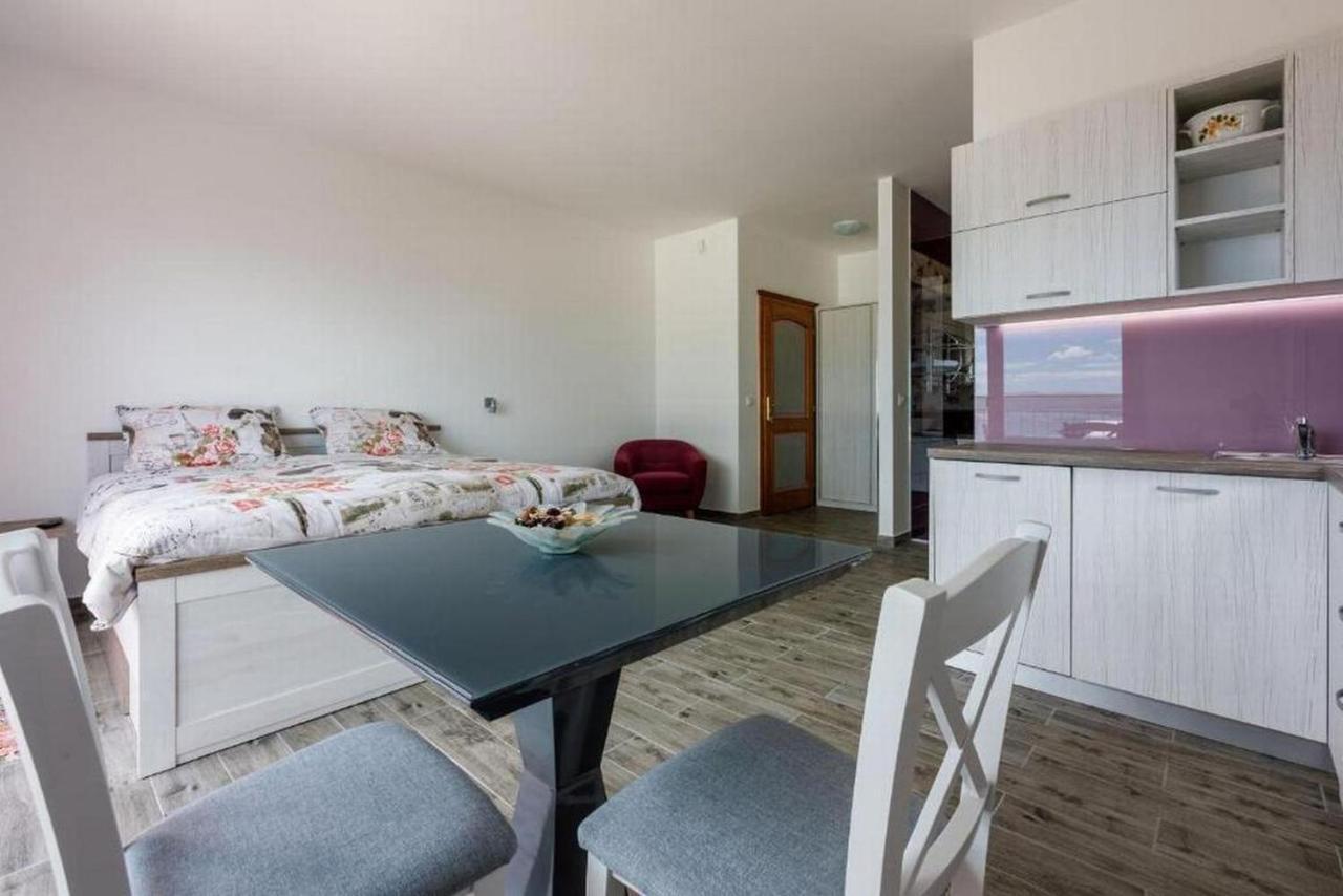 Apartmani Rino Dramalj Exterior photo